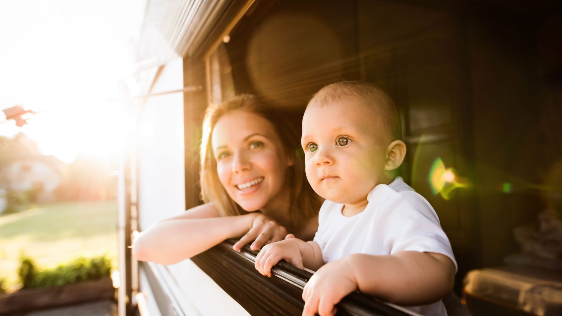 Van aménagé avec un bébé