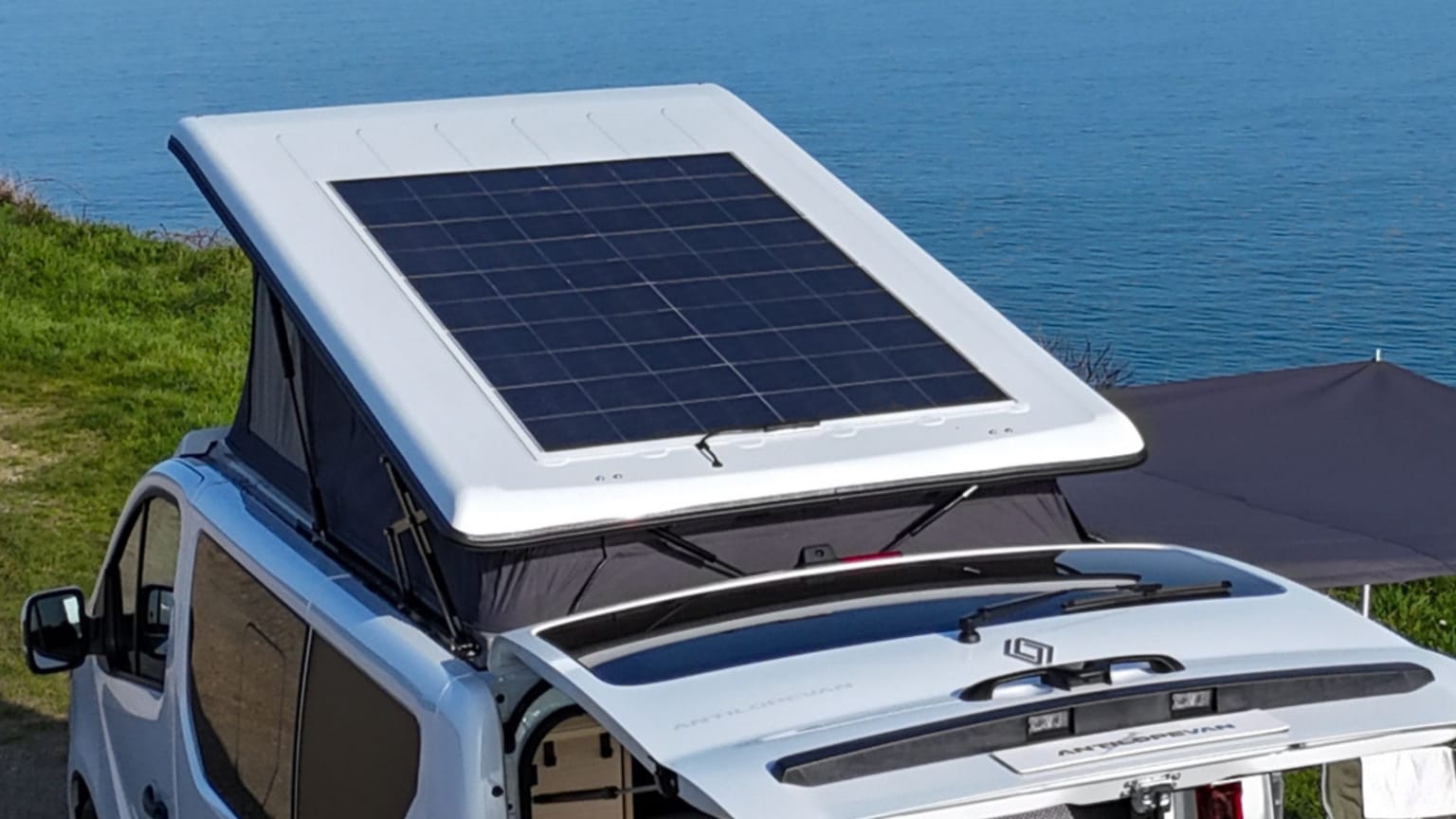 Panneau solaire sur un van aménagé