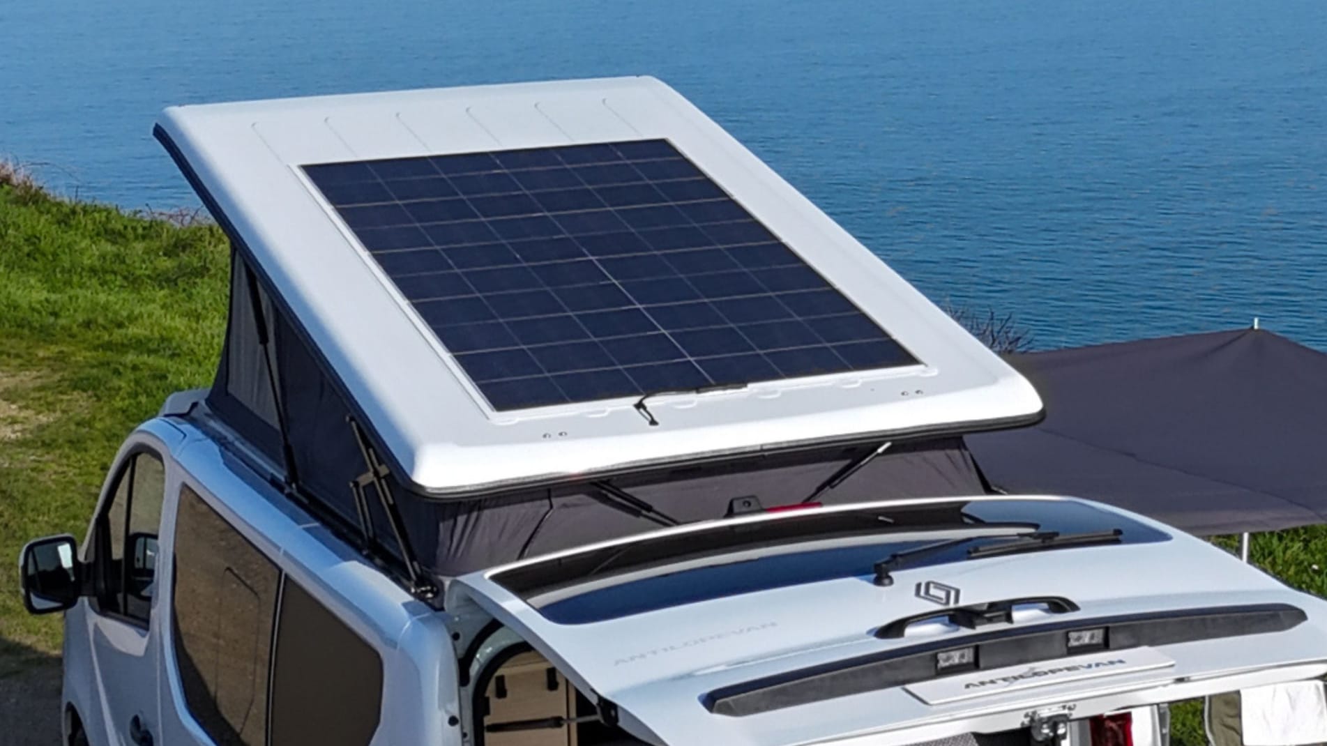 Panneau solaire sur un van aménagé