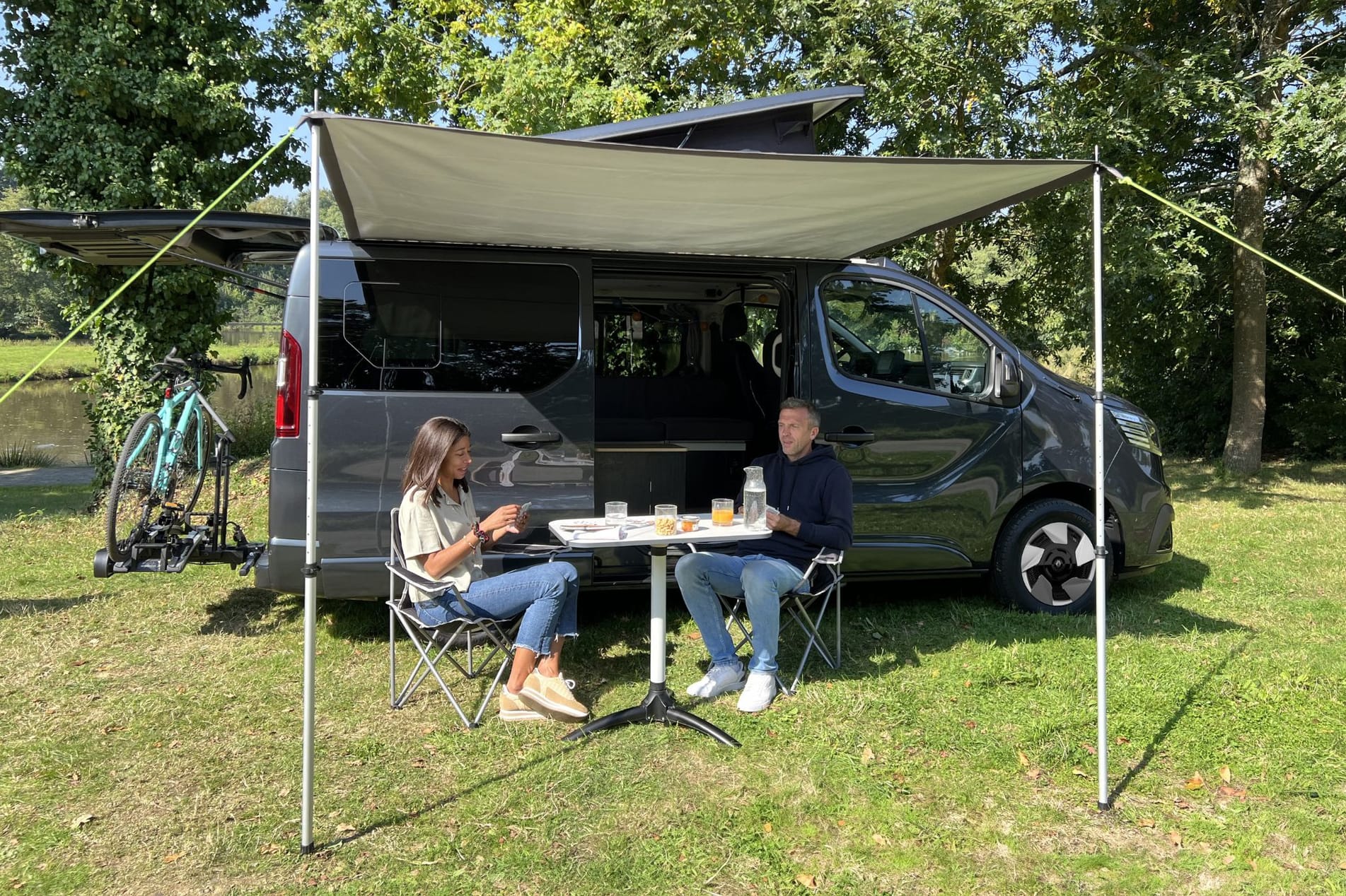 Confort-PLUS-photo-van-amenage-2-4-places-exterieur-toit-relevable