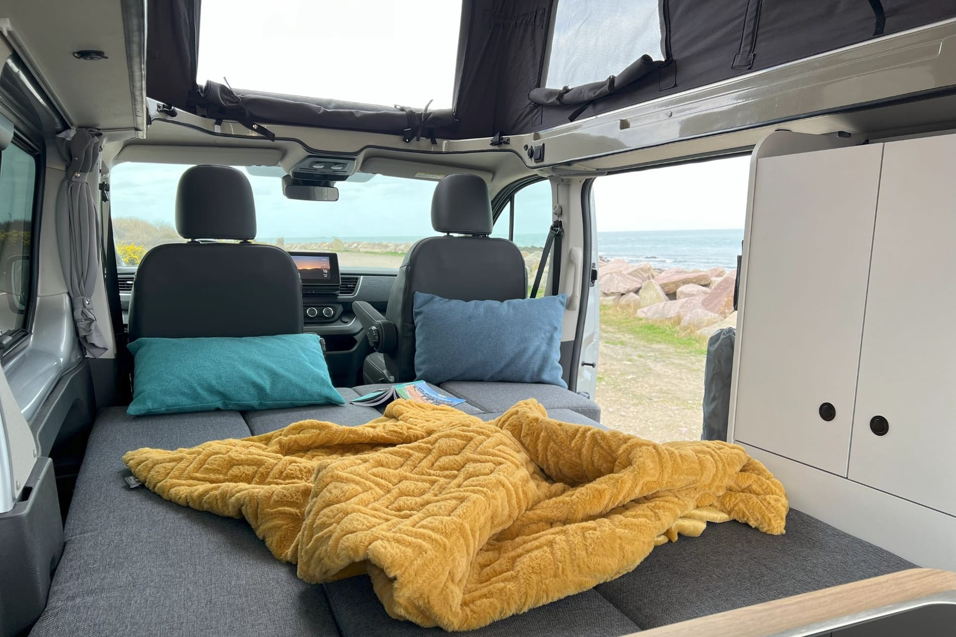 Flex PLUS van aménagé 2 à 4 places lit peigne